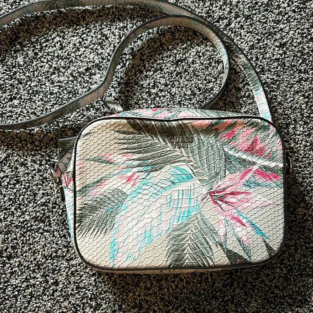 Guess Tropical Crossbody Purse - Picture 1 of 3